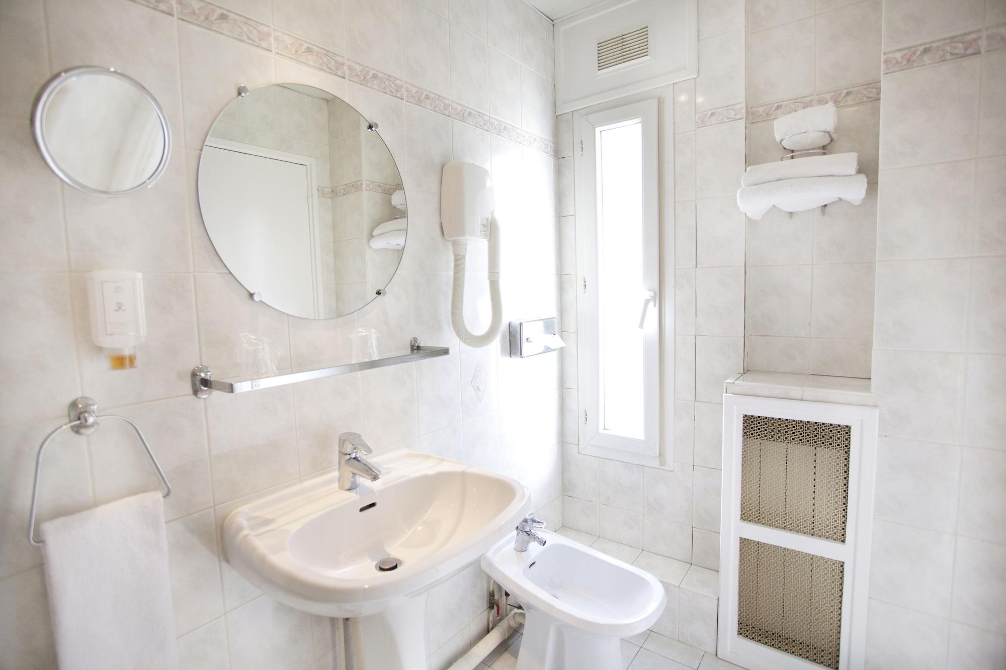 Nadaud Hotel Париж Екстериор снимка